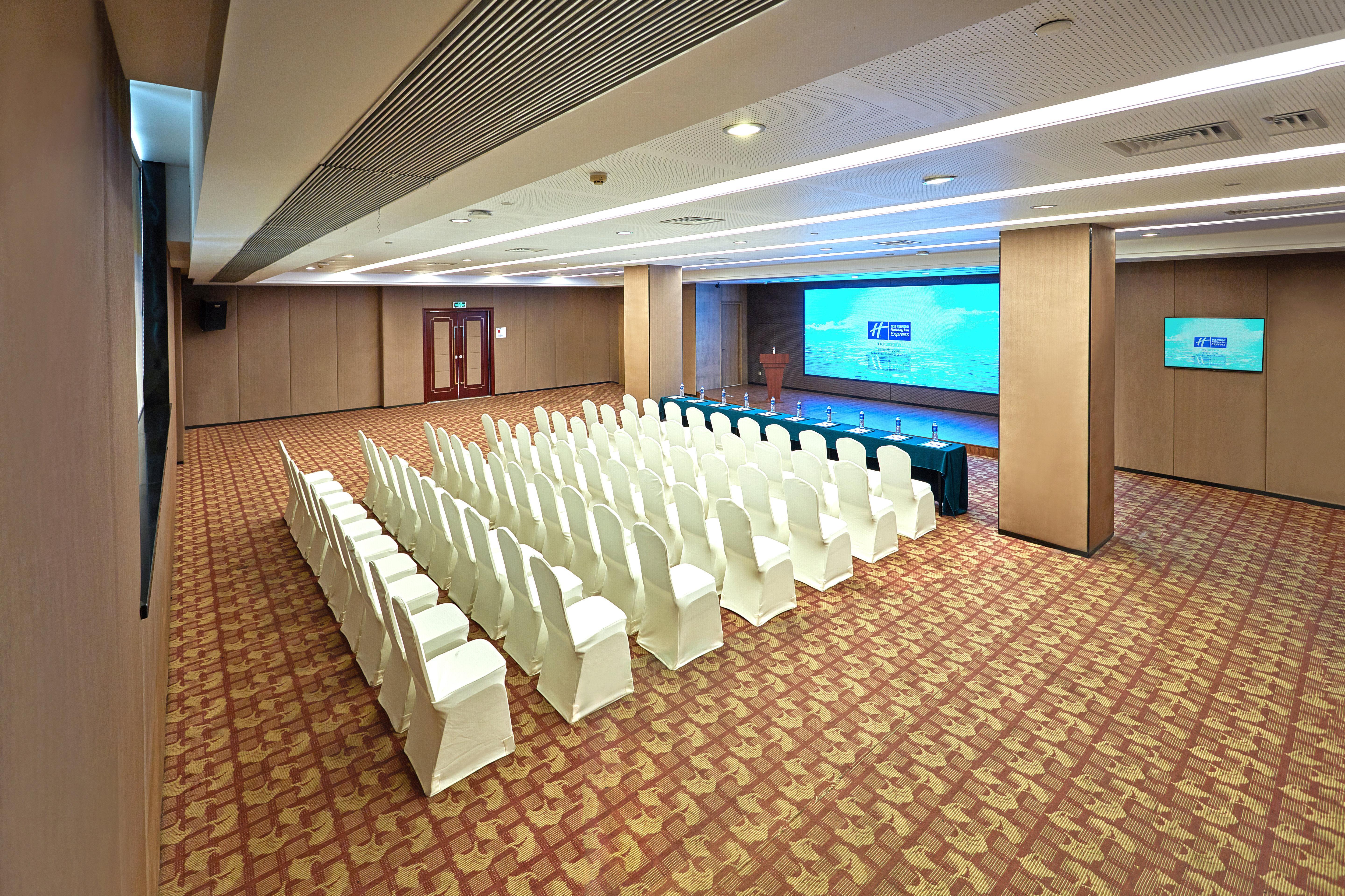 Holiday Inn Express Nanjing Xuanwu Lake By Ihg Εξωτερικό φωτογραφία